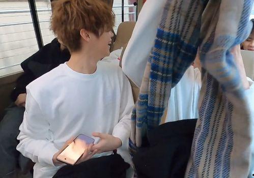 现实吃瓜视频情侣,吃瓜群众见证情侣甜蜜瞬间