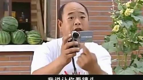 大爷吃瓜笑的视频,欢乐瞬间引网友热议